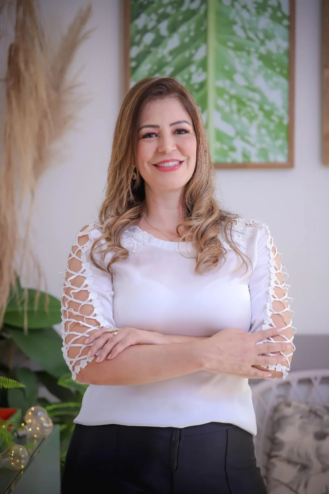 Dra. Flávia Ribeiro em seu consultório